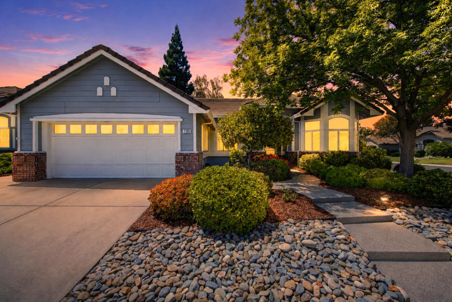 7100 Kingbird Ln, Roseville, CA 95747-8133