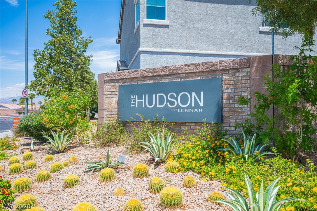 5565 Autumn Cliffs Way