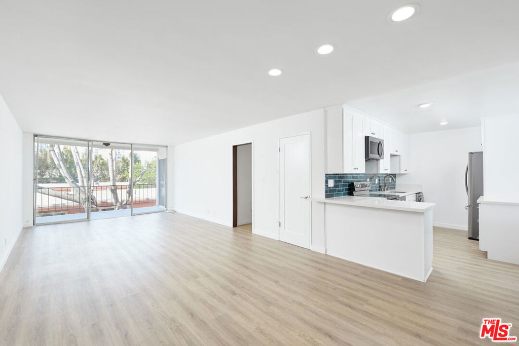 305 San Vicente Boulevard 209