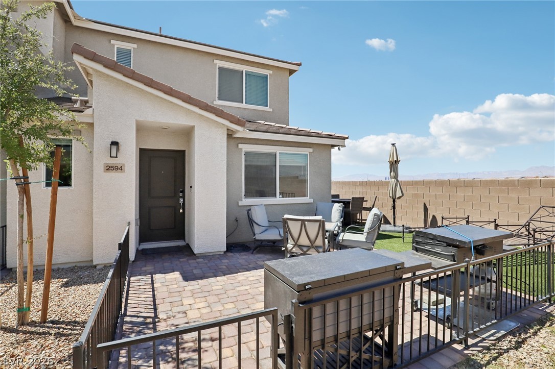 2594 Canary Yellow Court