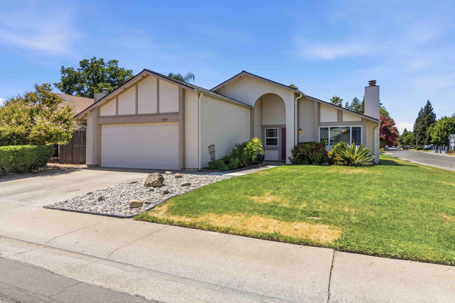 4214 Thornhill Dr, Sacramento, CA 95826-5033