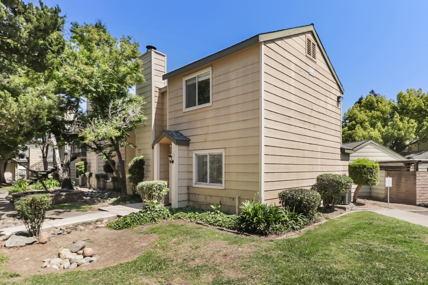 8208 Center Pkwy #18, Sacramento, CA 95823