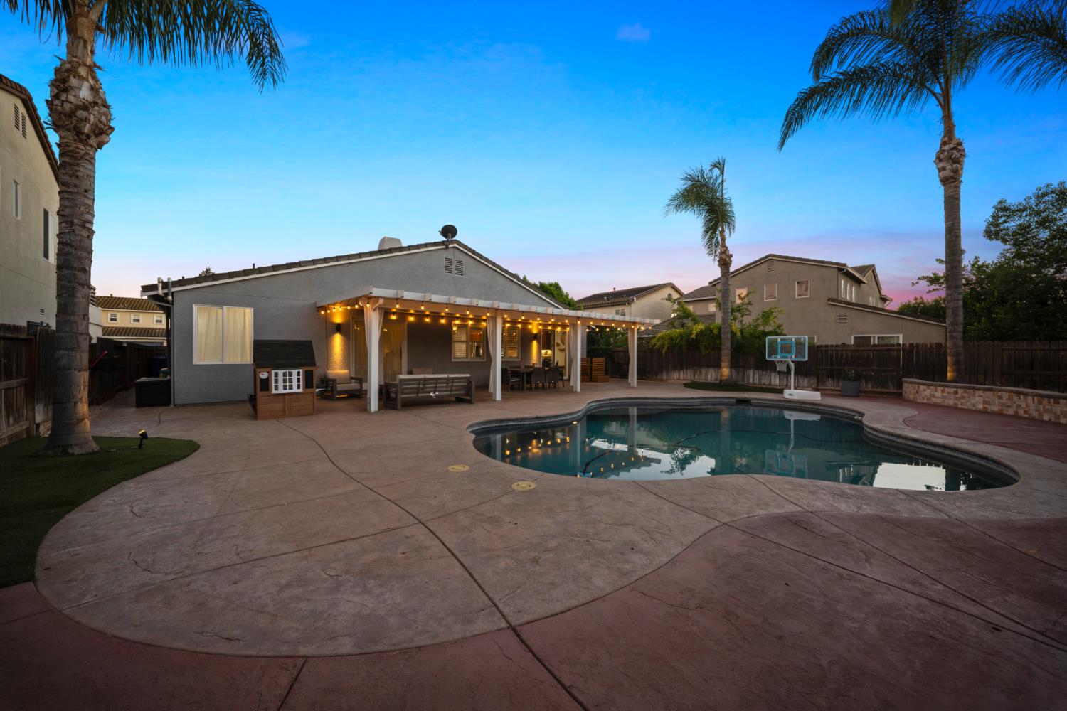 2505 CANCUN Ct, Modesto, CA 95355-7944