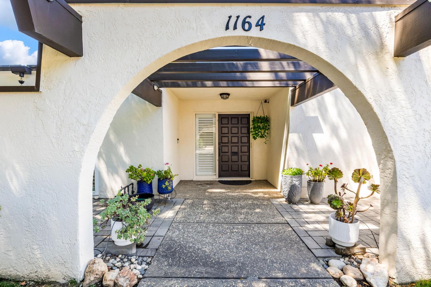 1164 Silver Lake Dr, Sacramento, CA 95831-1734