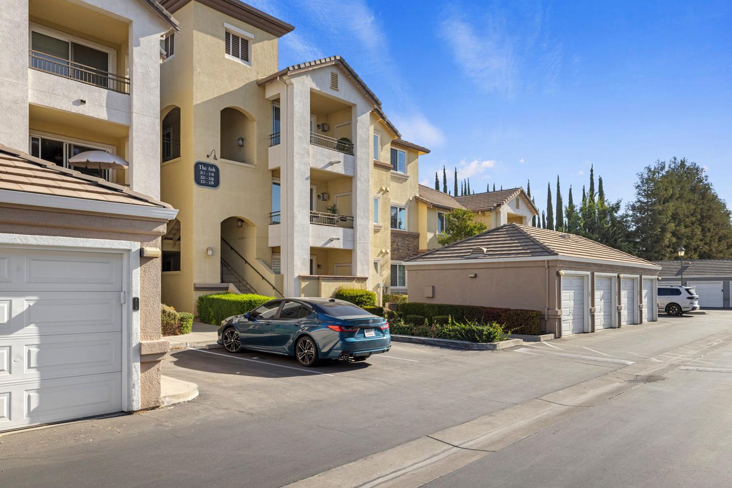 1360 Shady Ln #333, Turlock, CA 95382-7406