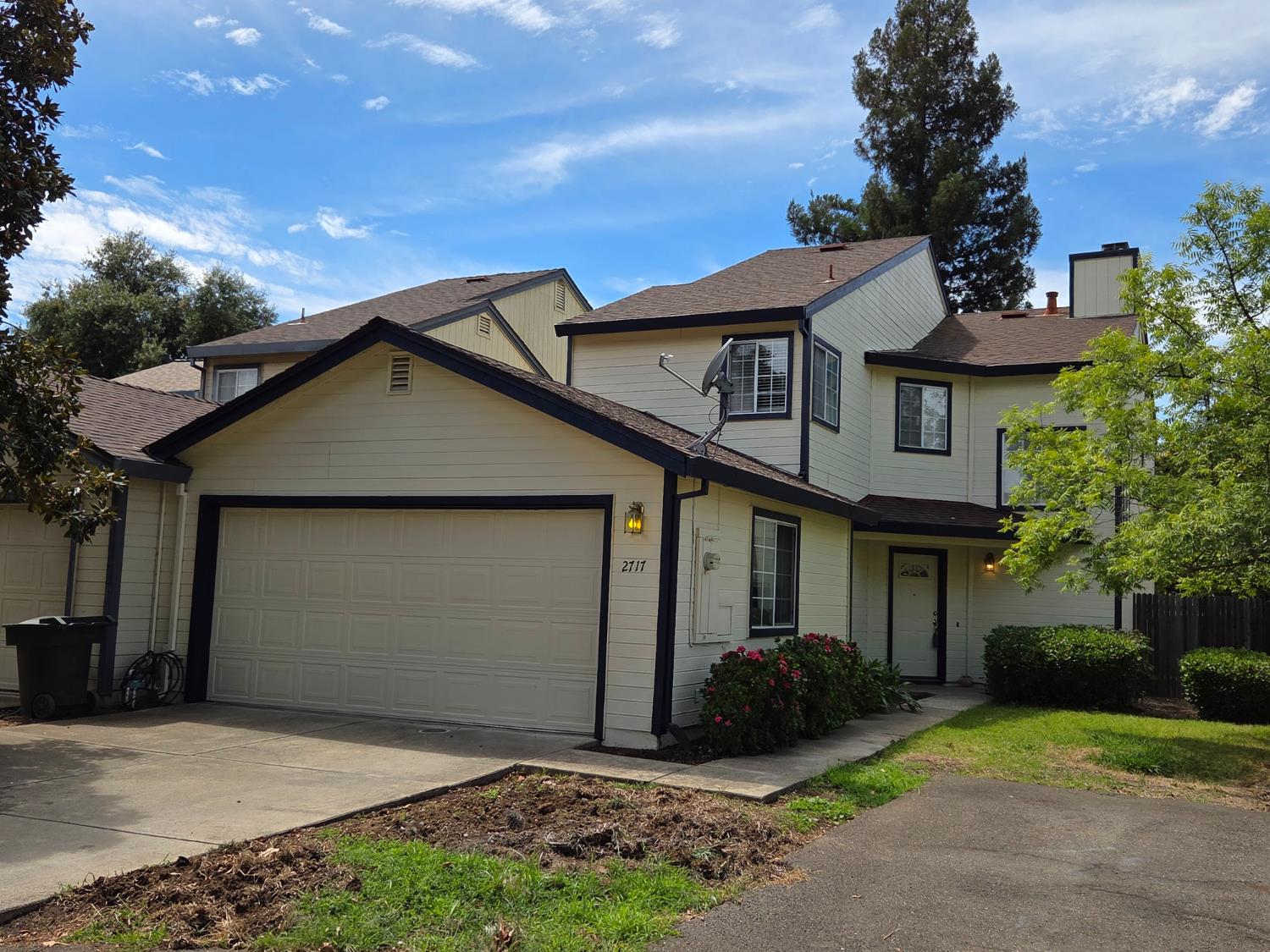 2717 Hoffman Woods Ln, Carmichael, CA 95608-4788