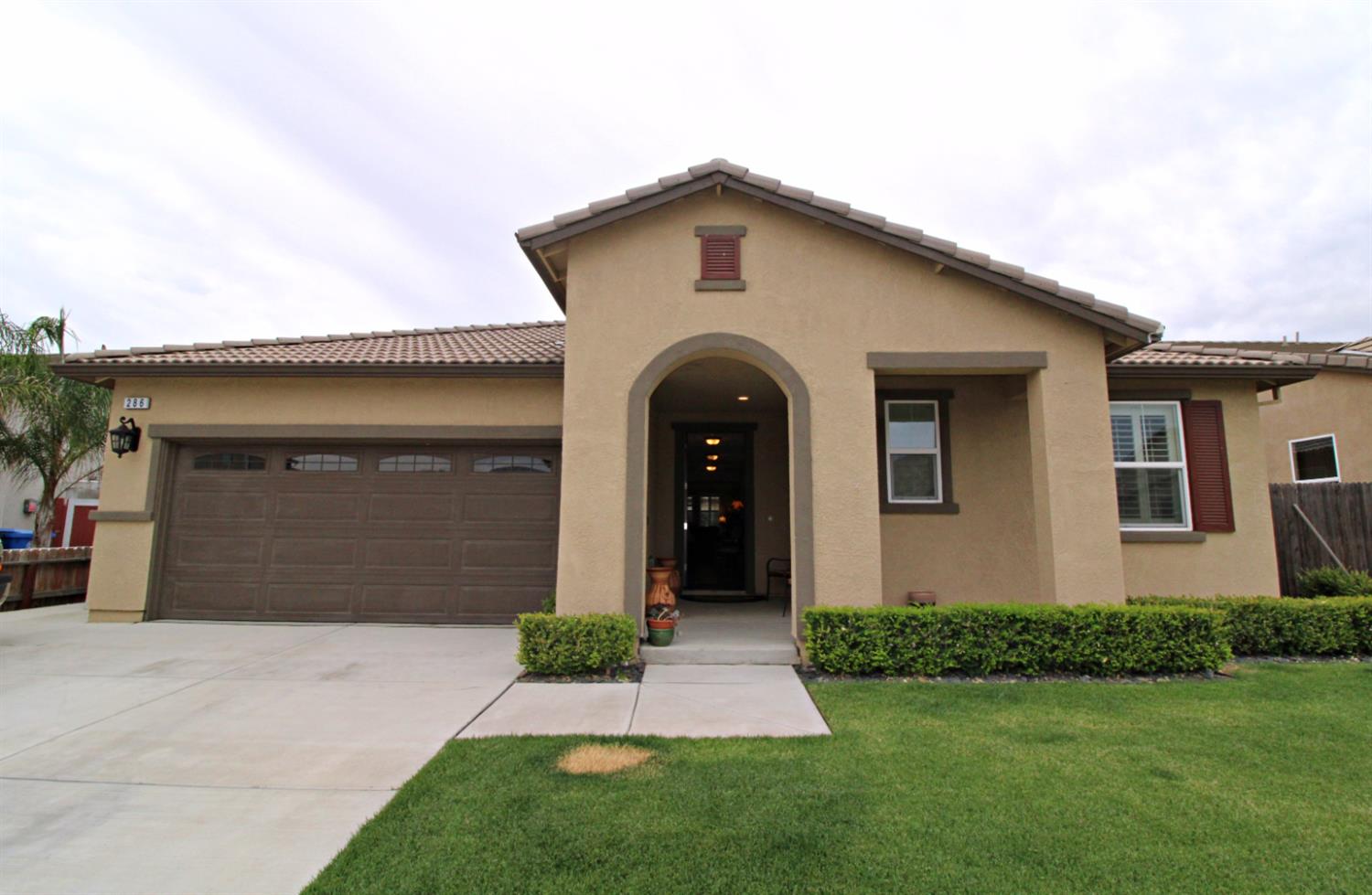 286 Columbus Dr, Manteca, CA 95337-7842