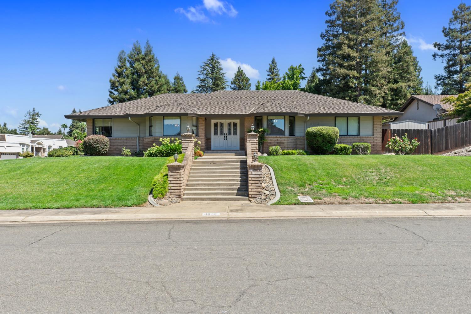 9612 La Posada Dr, Oakdale, CA 95361-9236