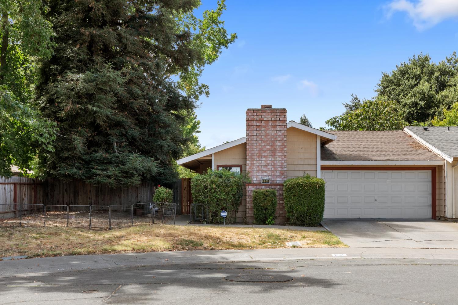 2841 Aquino Dr, Sacramento, CA 95833-1447