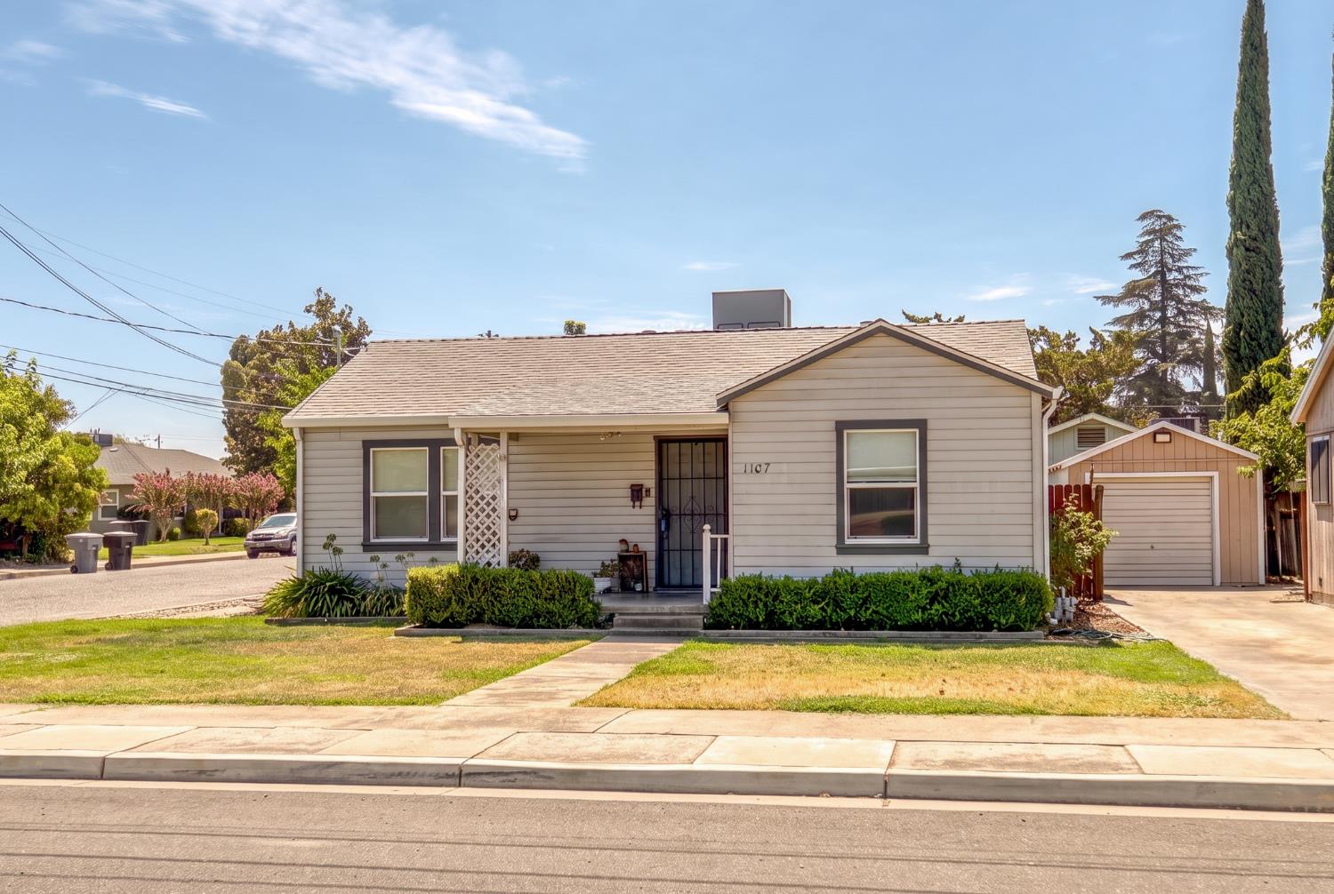 1107 Magnolia St, Oakdale, CA 95361-2867