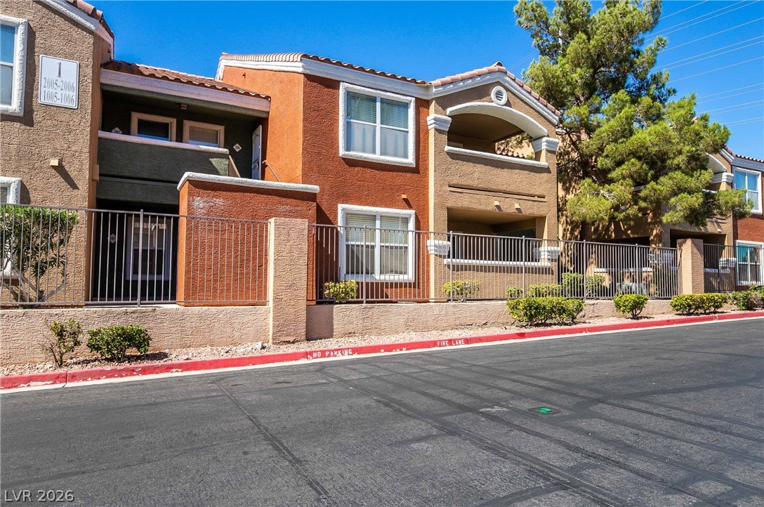 8101 West Flamingo Road 2006