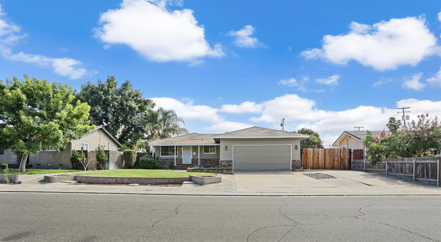 1412 Elisabeth Ave, Escalon, CA 95320-2021