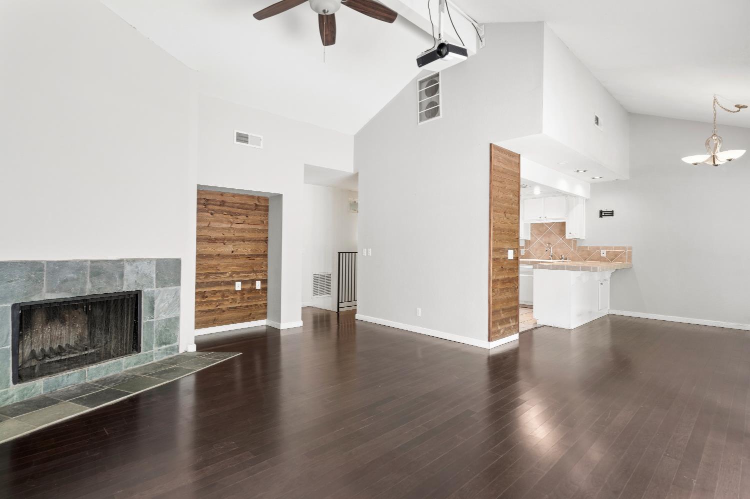 7945 La Riviera Dr, Sacramento, CA 95826-1642