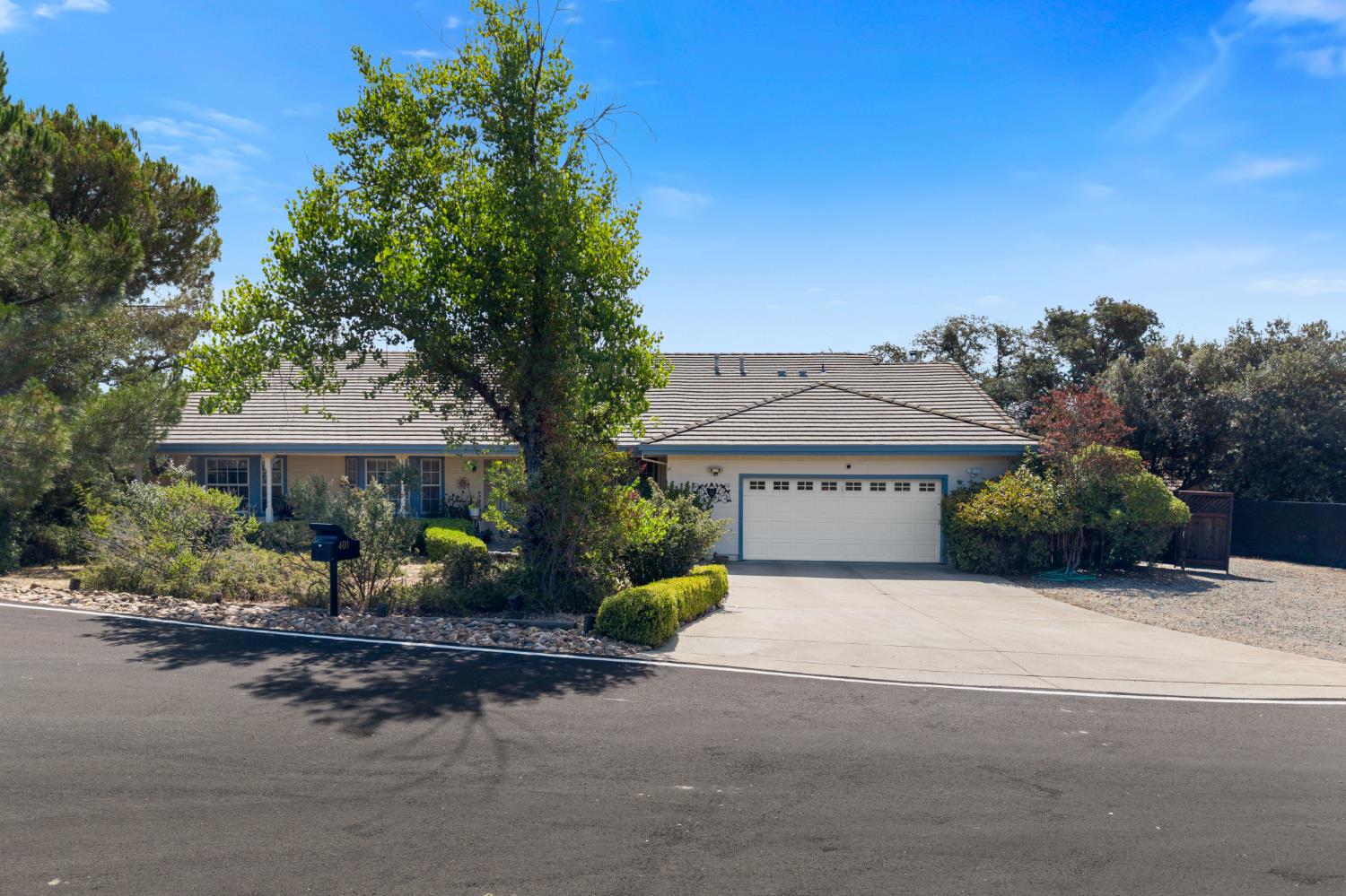 401 Oakridge Ct, Valley Springs, CA 95252-9362