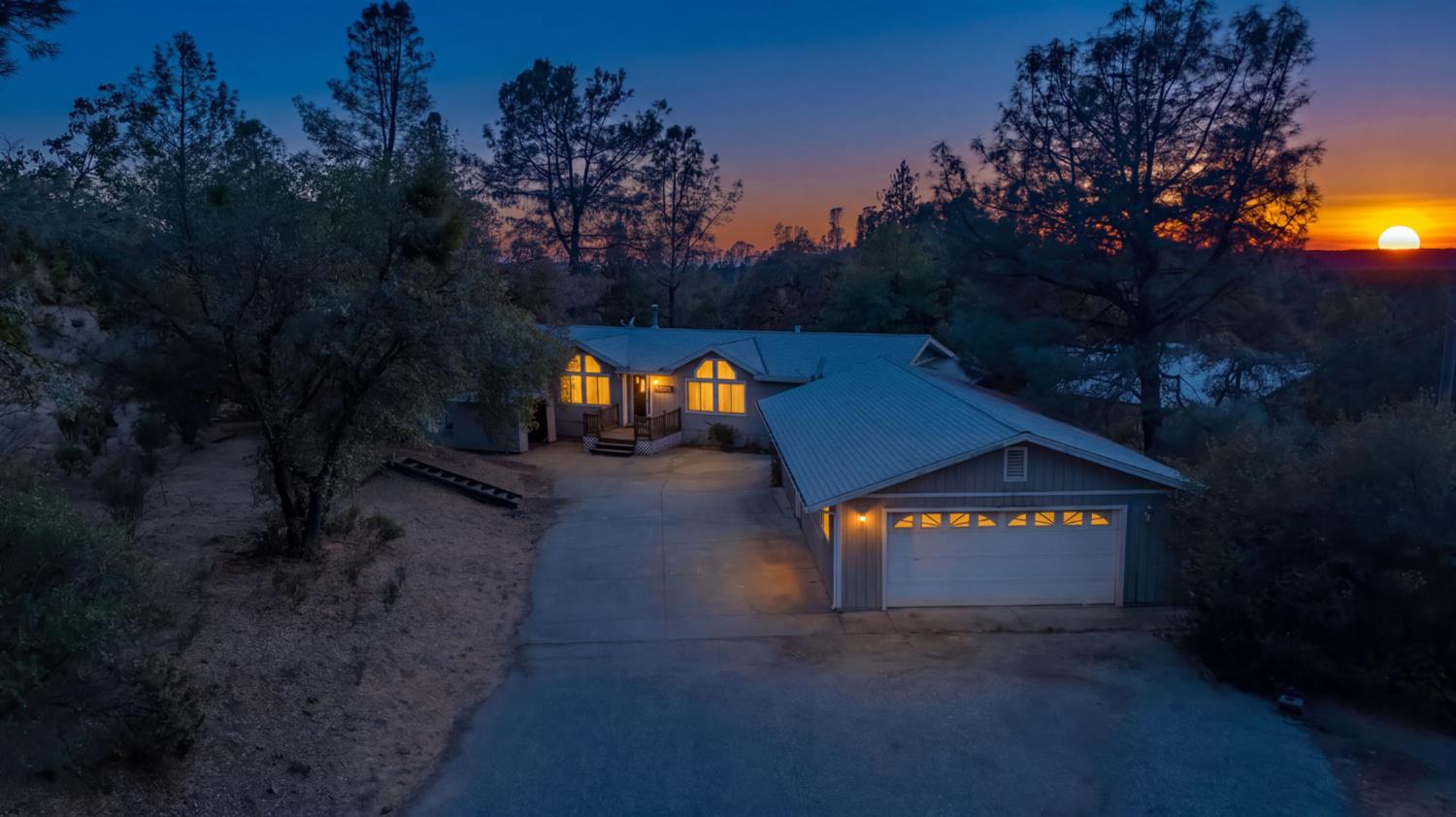 16088 Running Springs Rd, Grass Valley, CA 95949-7641