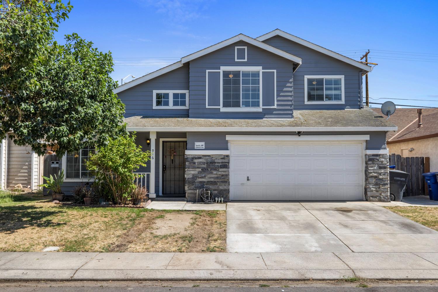 916 Fall River Dr, Modesto, CA 95351-5379