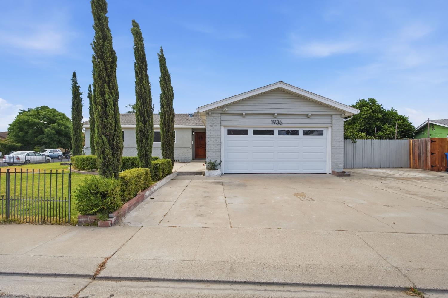 1396 Mitchell Ln, Manteca, CA 95336-4126