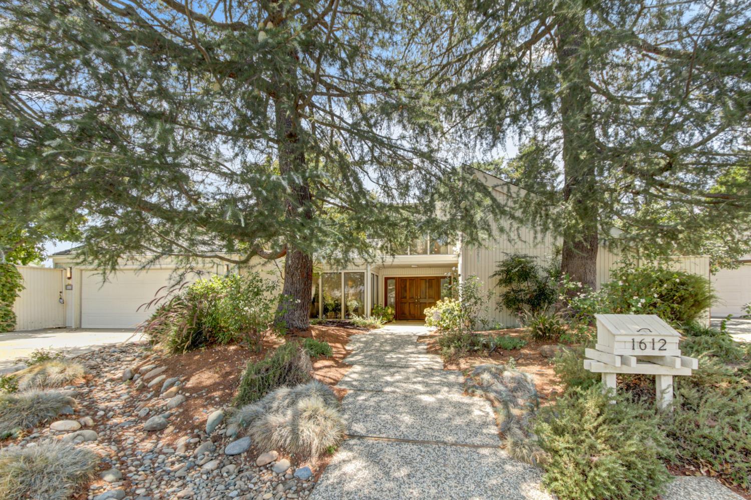 1612 Baylor Ct, Woodland, CA 95695-5158