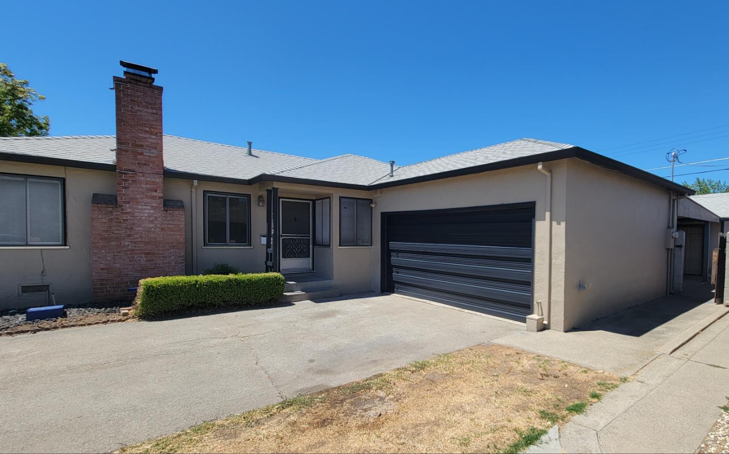 2113 Fruitridge Rd, Sacramento, CA 95822-3117