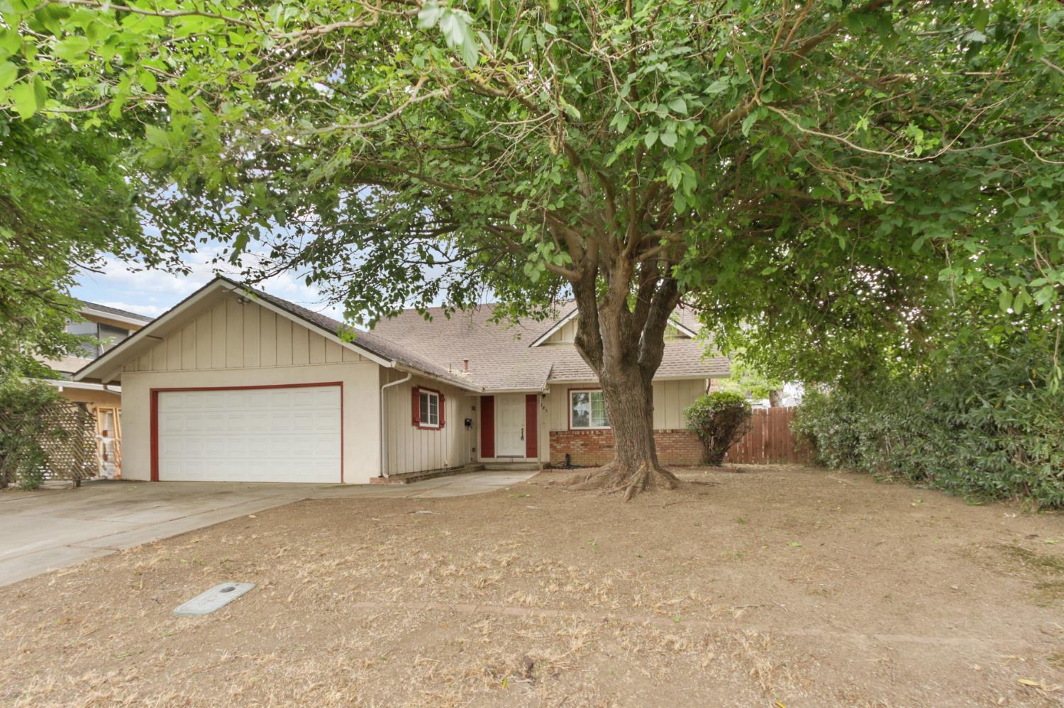 285 Chestnut St, Woodland, CA 95695-2513
