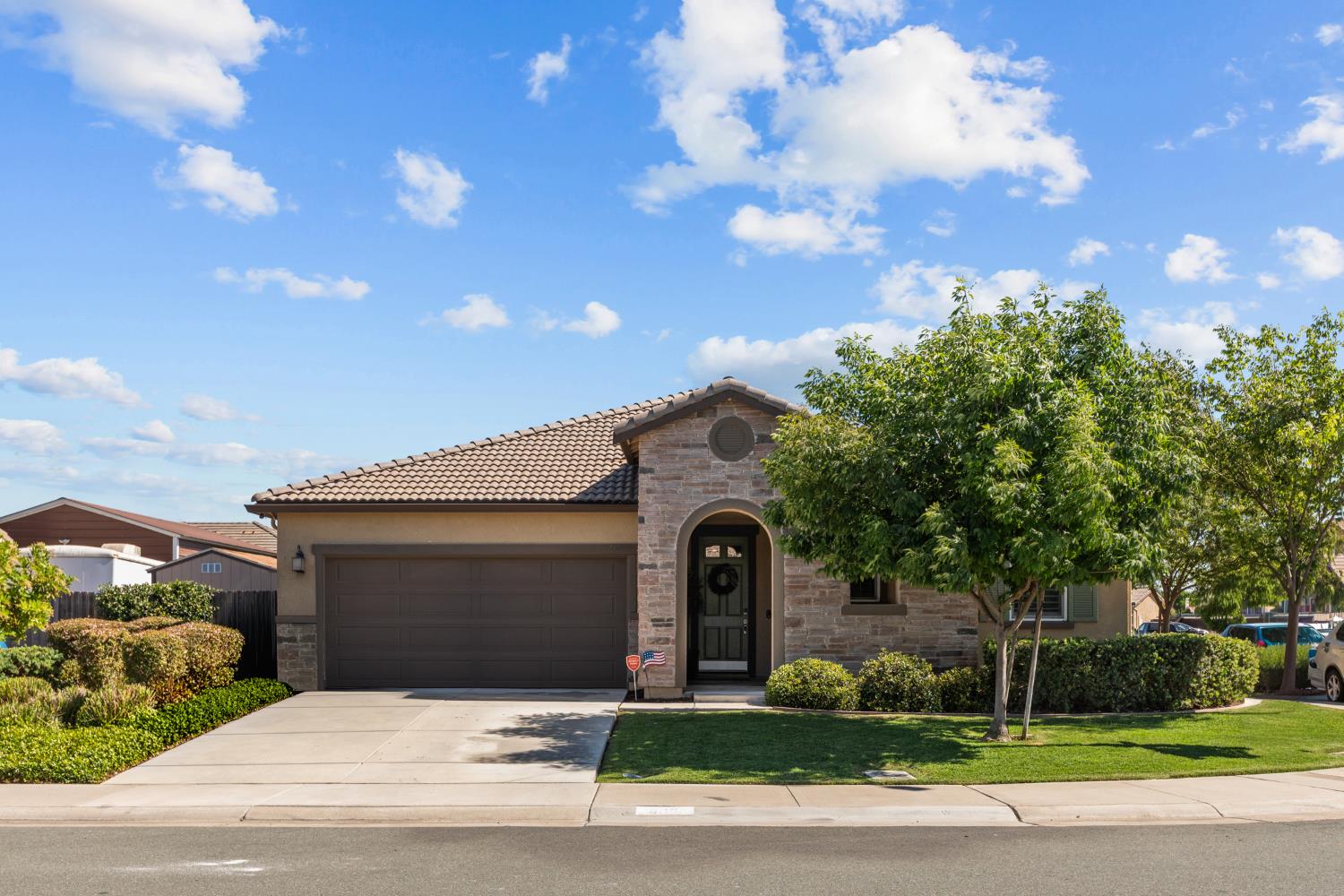 905 Ellis Cir, Galt, CA 95632-1875