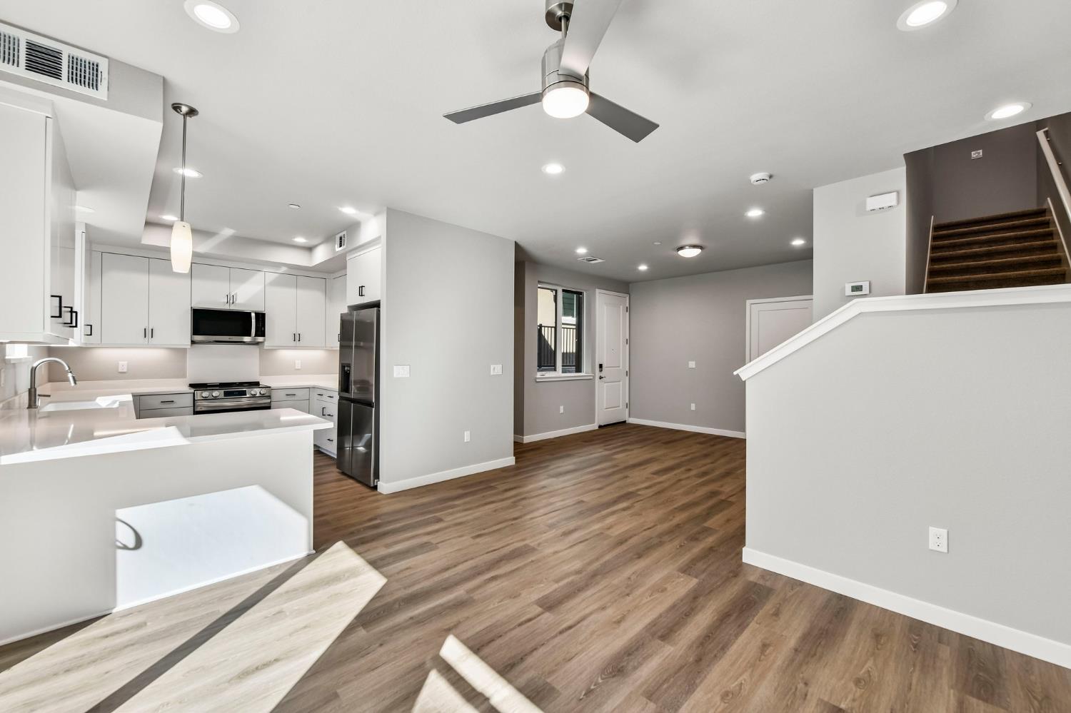 215 Lago Dr, Cameron Park, CA 95682