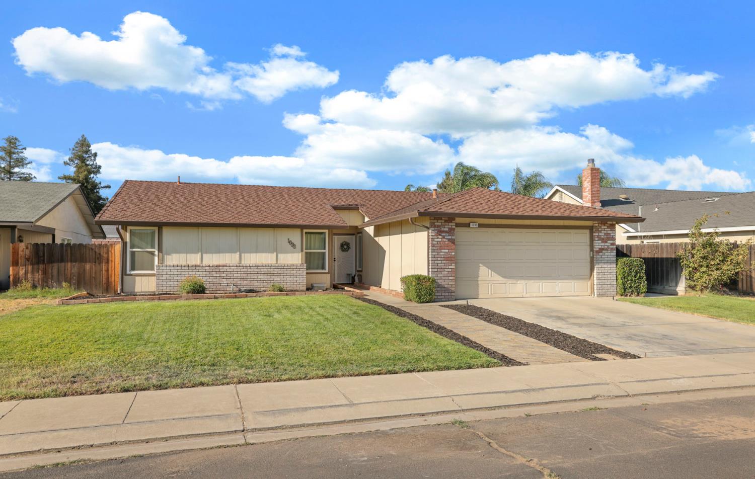 1033 Pepperwood Dr, Manteca, CA 95336-3008