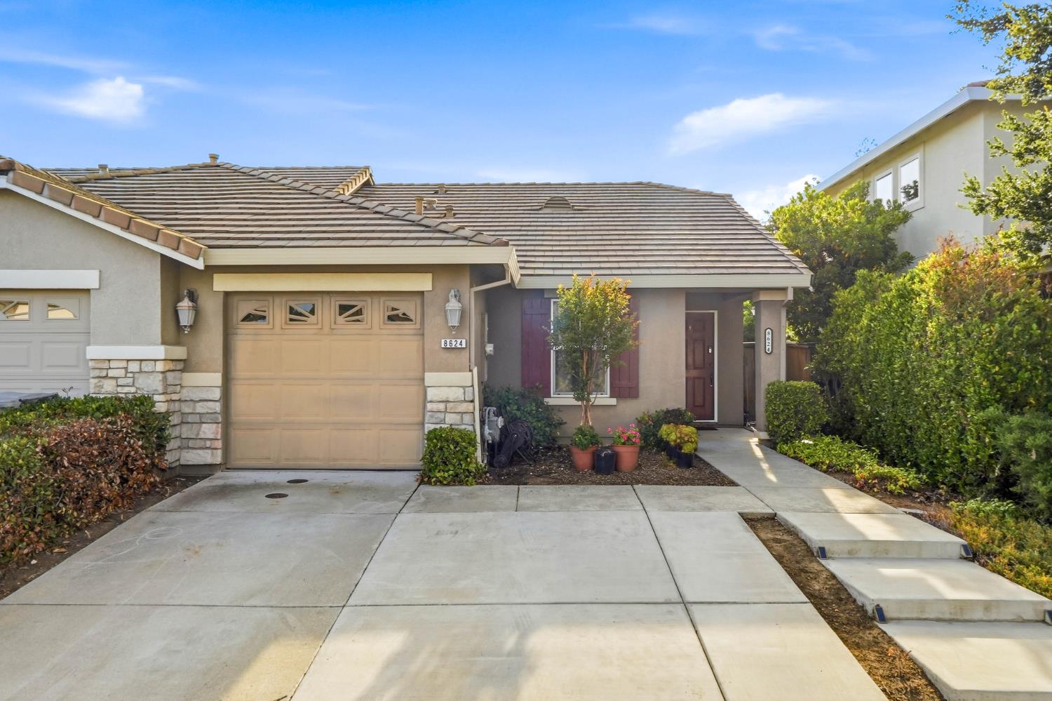 8624 W Wing Dr, Elk Grove, CA 95758-9538