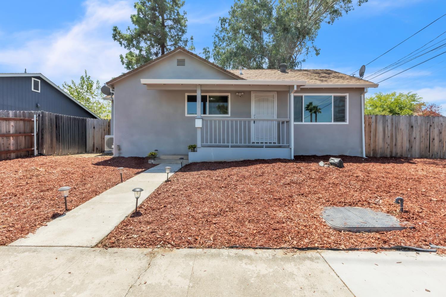265 E 11th St, Lincoln, CA 95648-2013