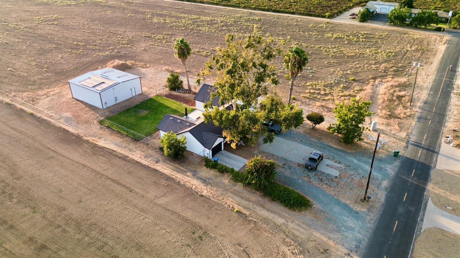 21379 N Mann Rd, Acampo, CA 95220-9712