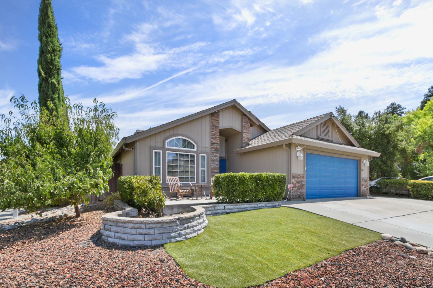 8181 Marion Oaks Ct, Sacramento, CA 95828-6315
