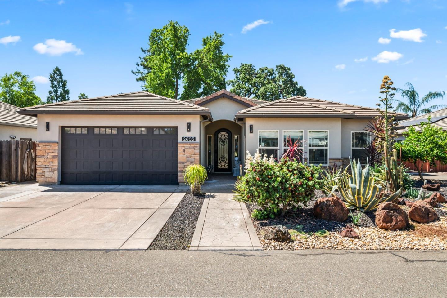 2605 Gunn Rd, Carmichael, CA 95608-4744