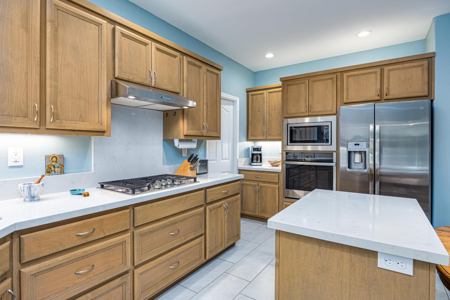 7034 Ara Ln, Carmichael, CA 95608