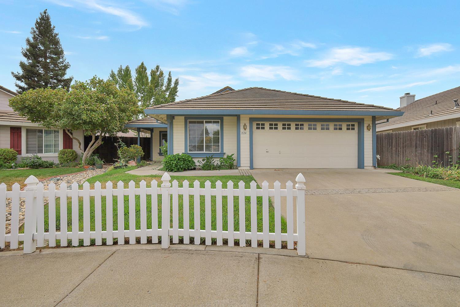 1724 Deerfield Dr, Yuba City, CA 95993