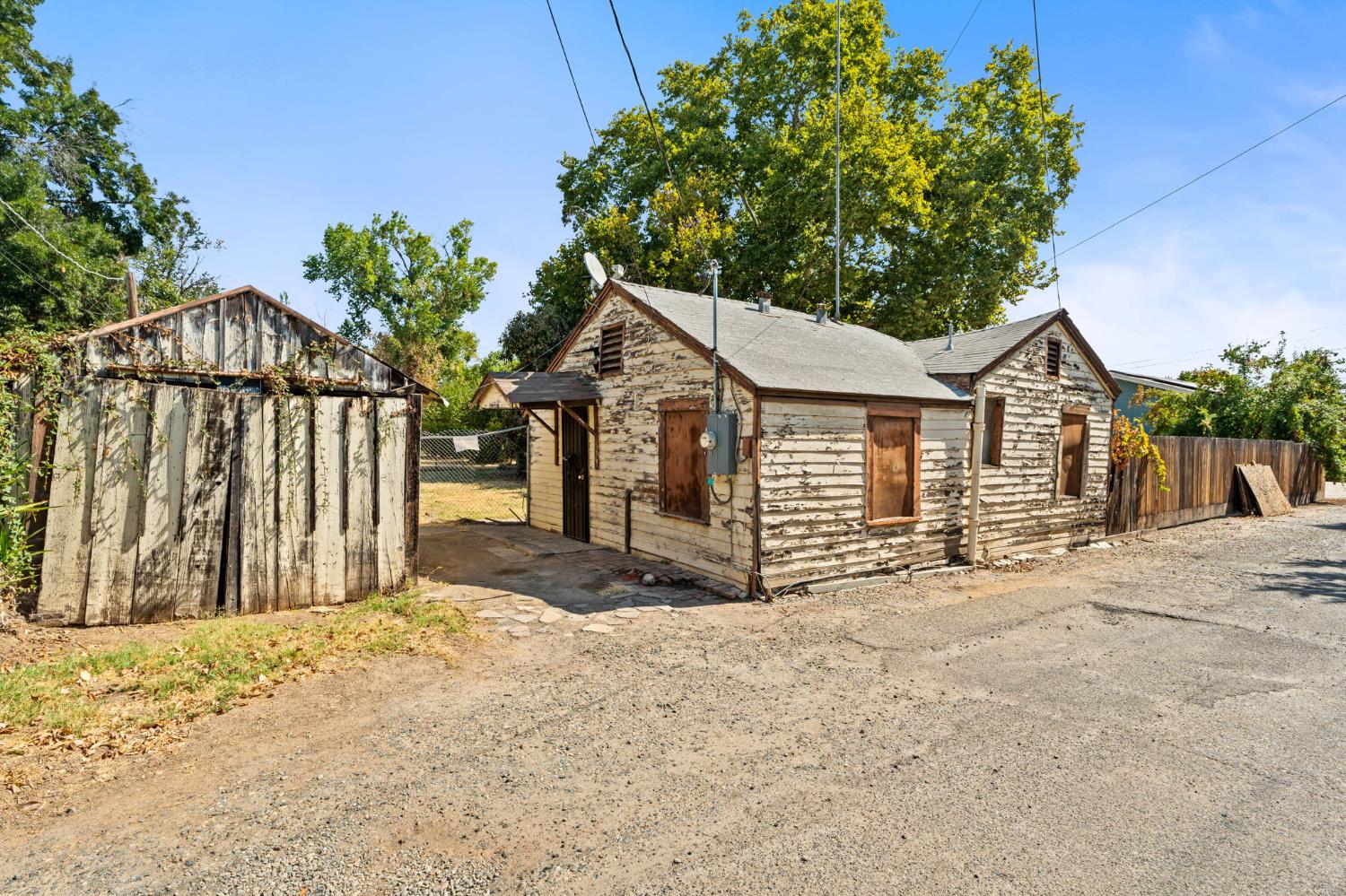 242 W 28th St, Merced, CA 95340-2904