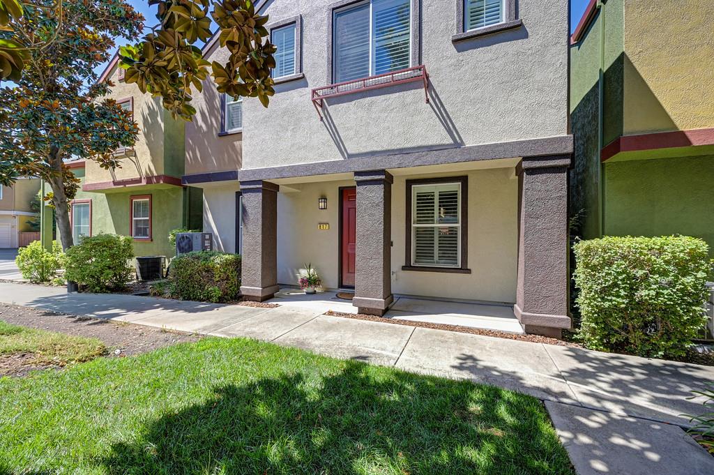 817 Sinter Ln, West Sacramento, CA 95691-2845