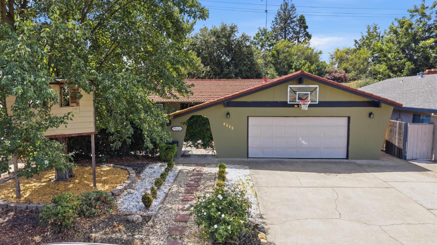3846 Breuner Ave, Sacramento, CA 95819-1506