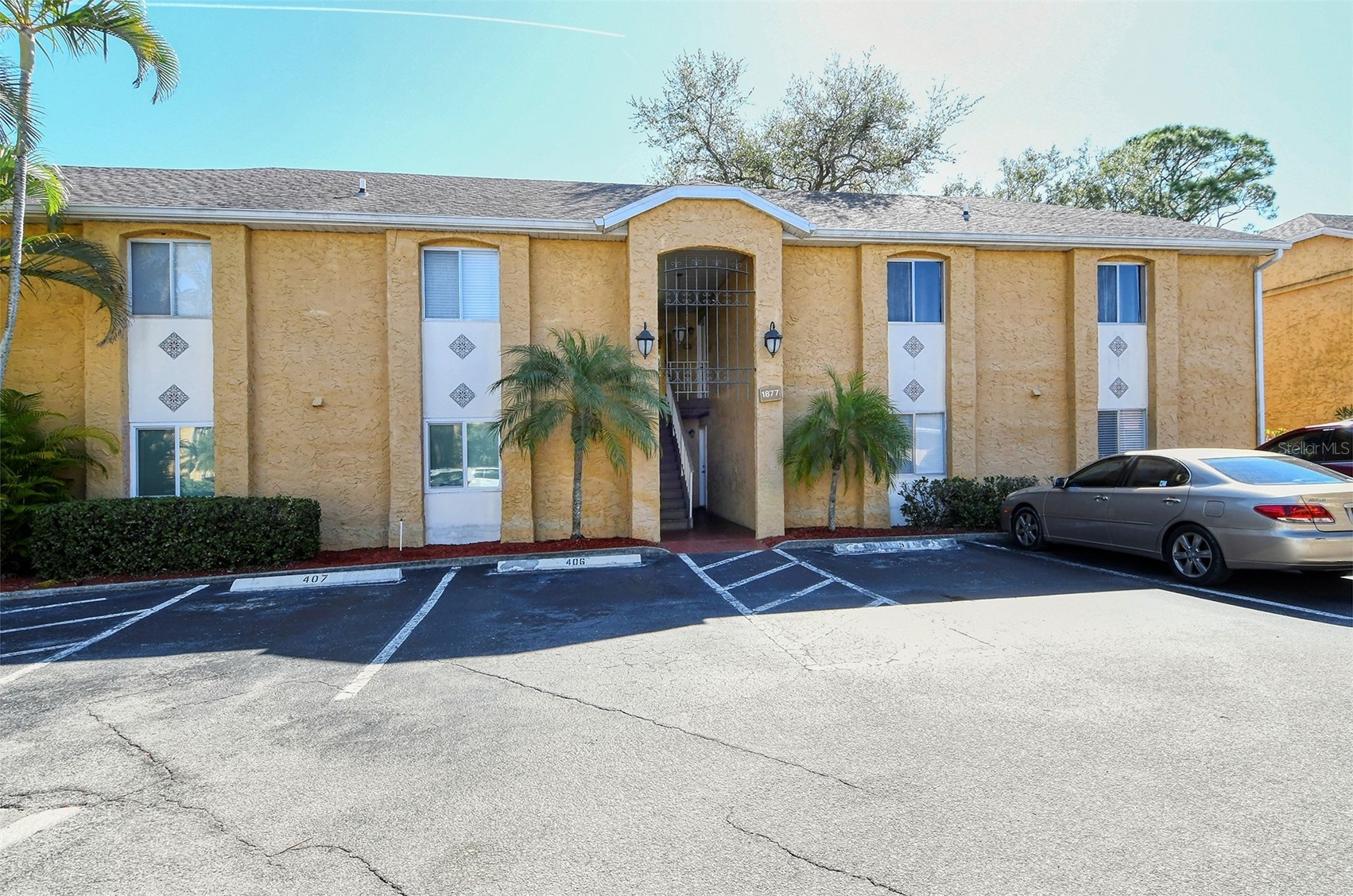 1877 TOUCAN WAY 400