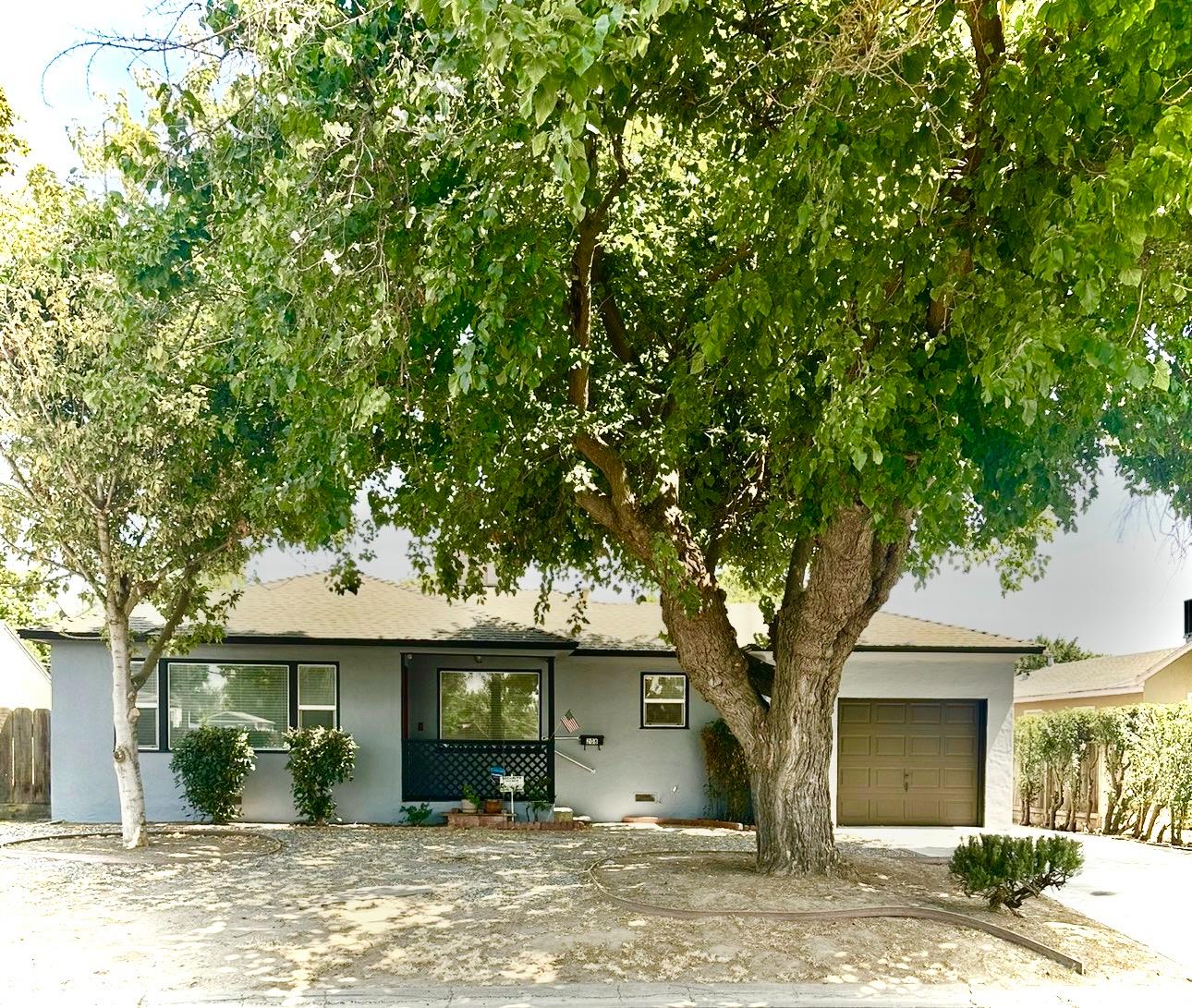 208 Parry Ave, Modesto, CA 95354