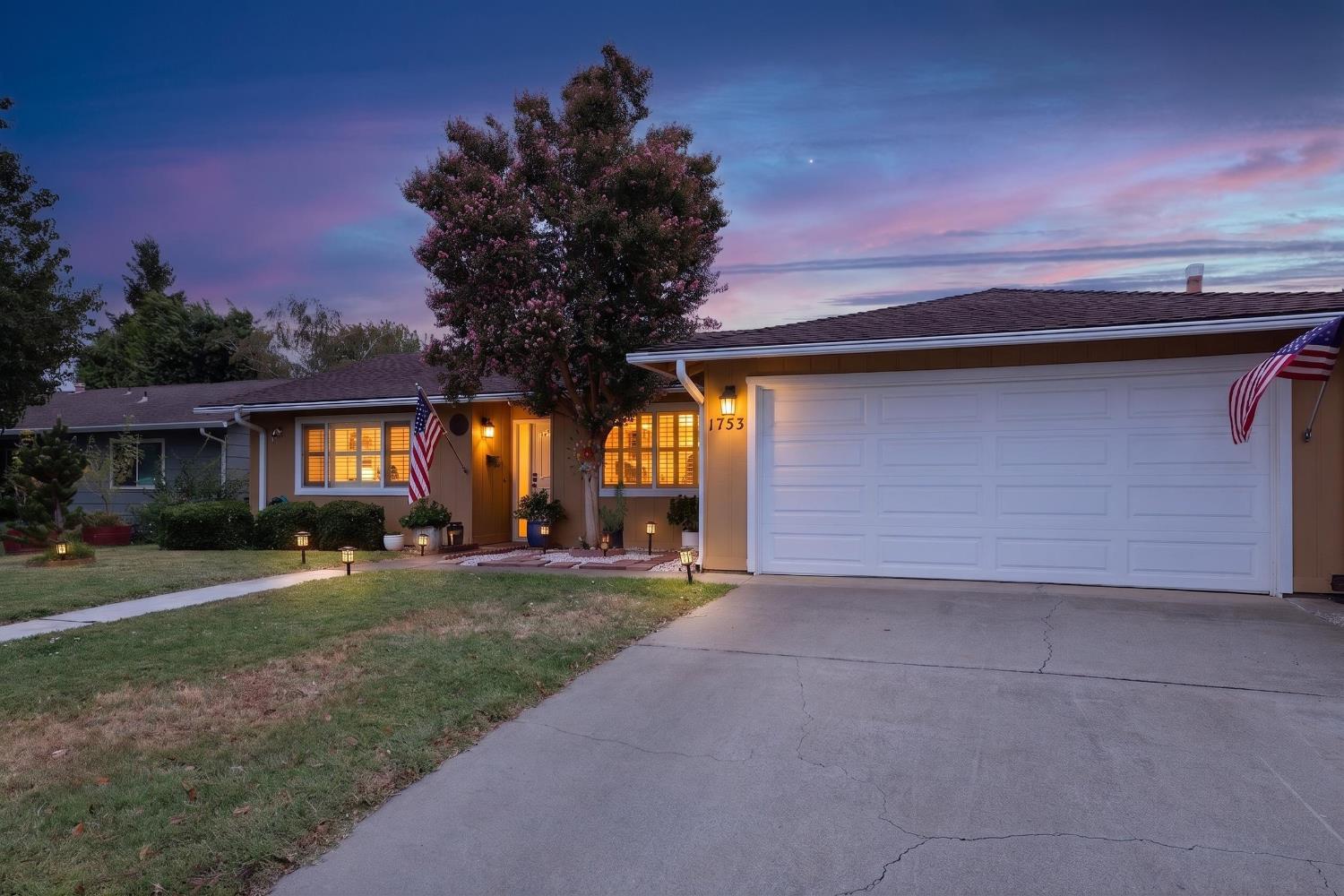 1753 El Paseo Dr, Woodland, CA 95695-5262