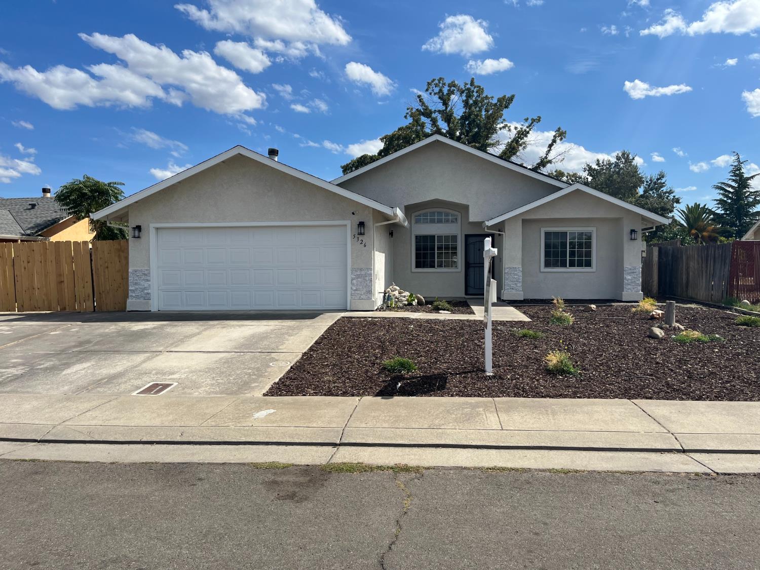 5326 E Meadowood Dr, Stockton, CA 95215-6893