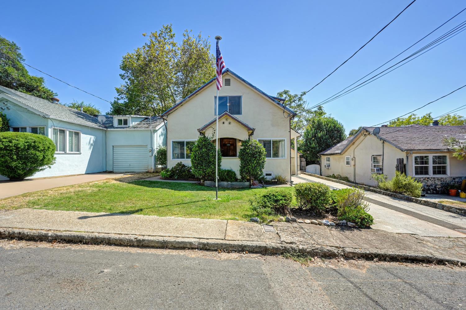 155 Sunset Dr, Auburn, CA 95603-4325