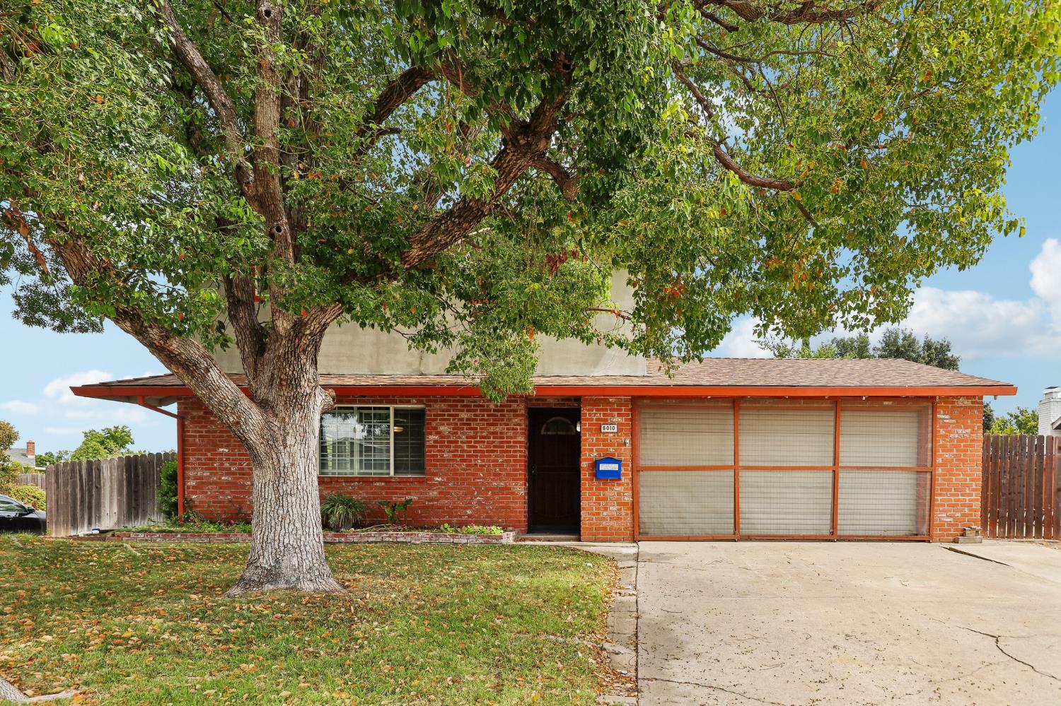 6010 Brett Dr, Sacramento, CA 95842-2909