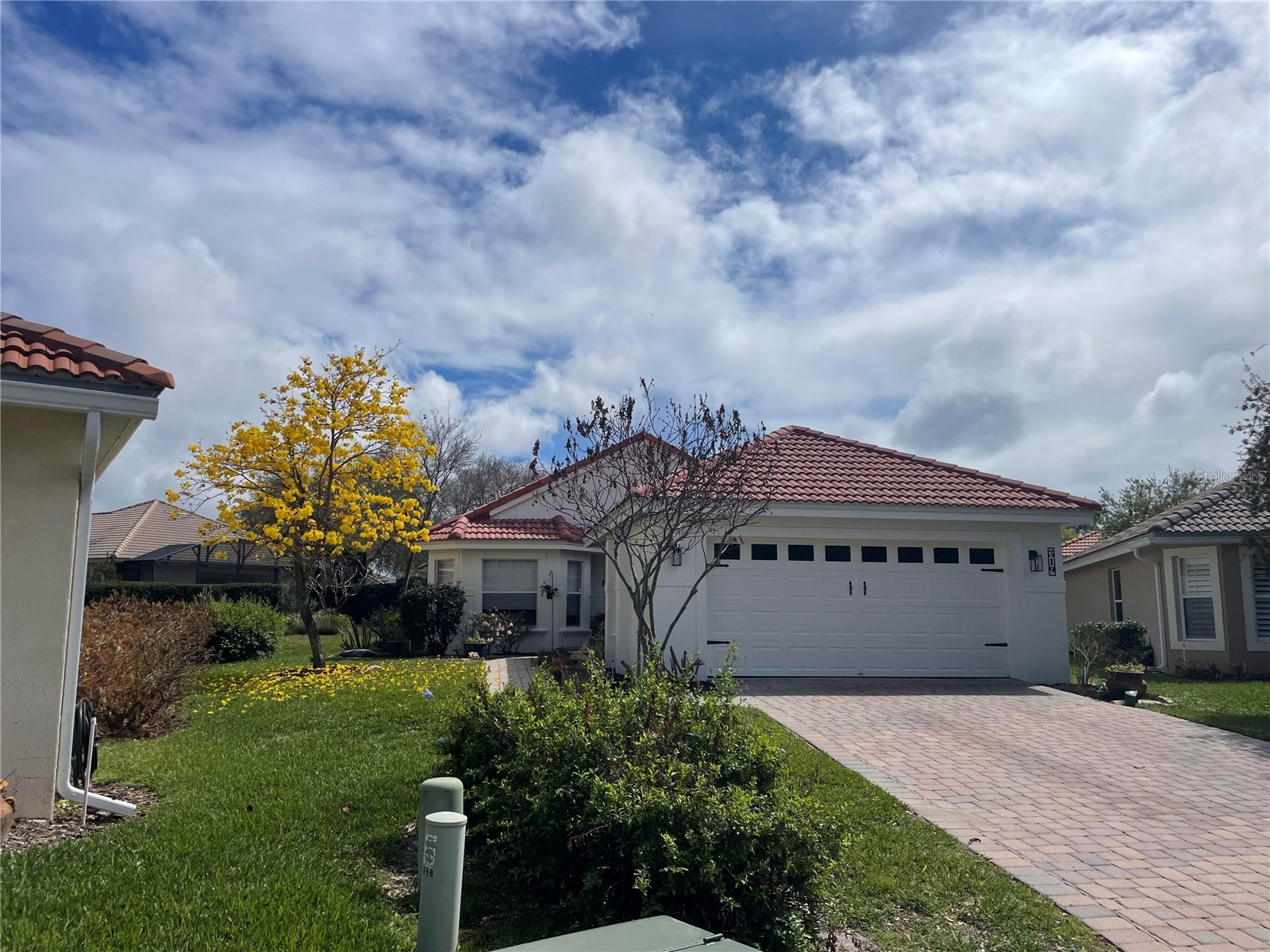 319 NIBLICK CIRCLE