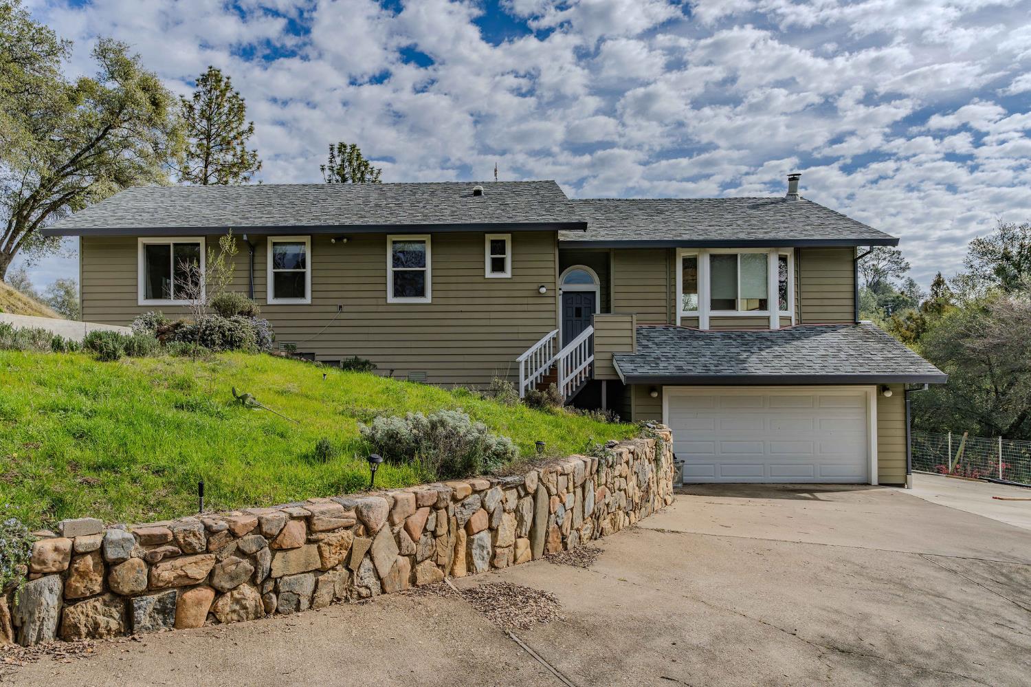 4016 Glory Hole Ct, Mokelumne Hill, CA 95245-9587
