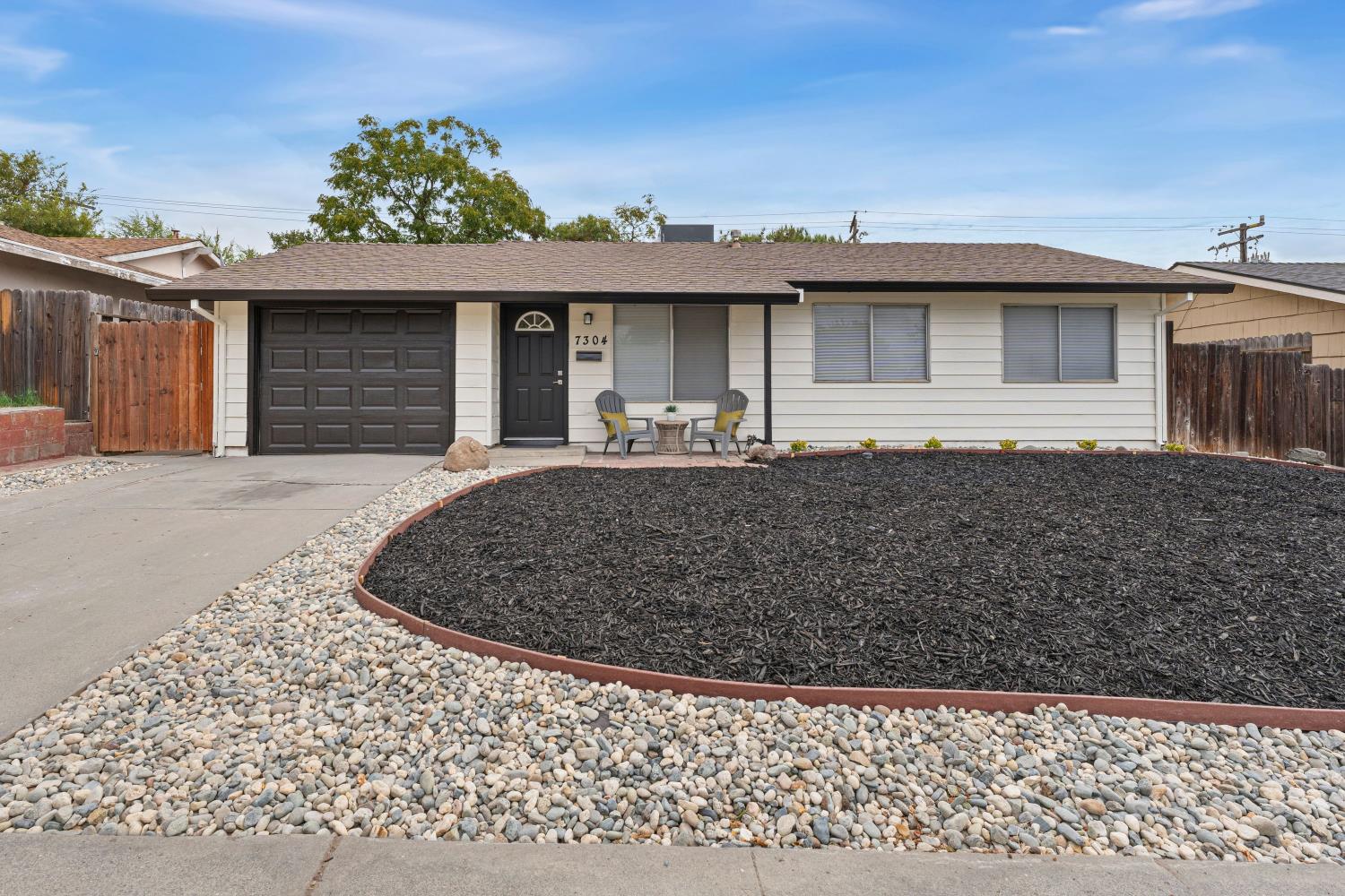 7304 Hutchins Way, North Highlands, CA 95660-3438