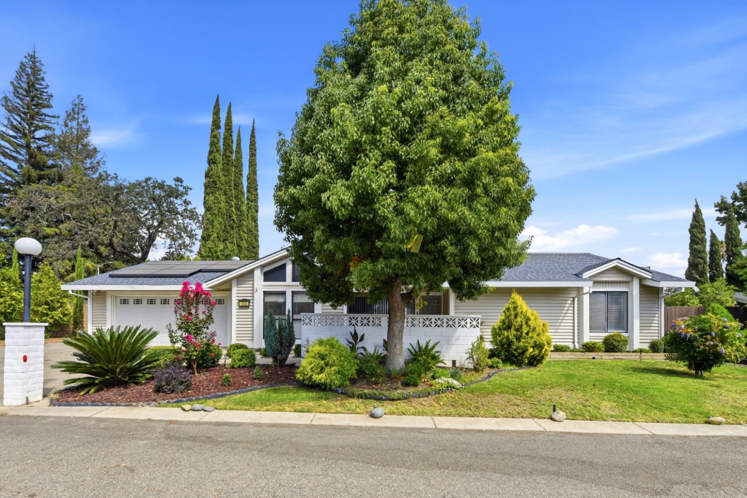 5905 Lucinda Ln, Carmichael, CA 95608-0867