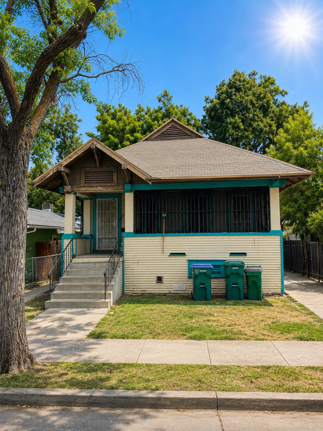 417 E Monterey Ave, Stockton, CA 95204-3748