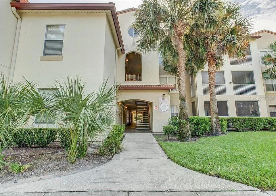 823 CAMARGO WAY 105
