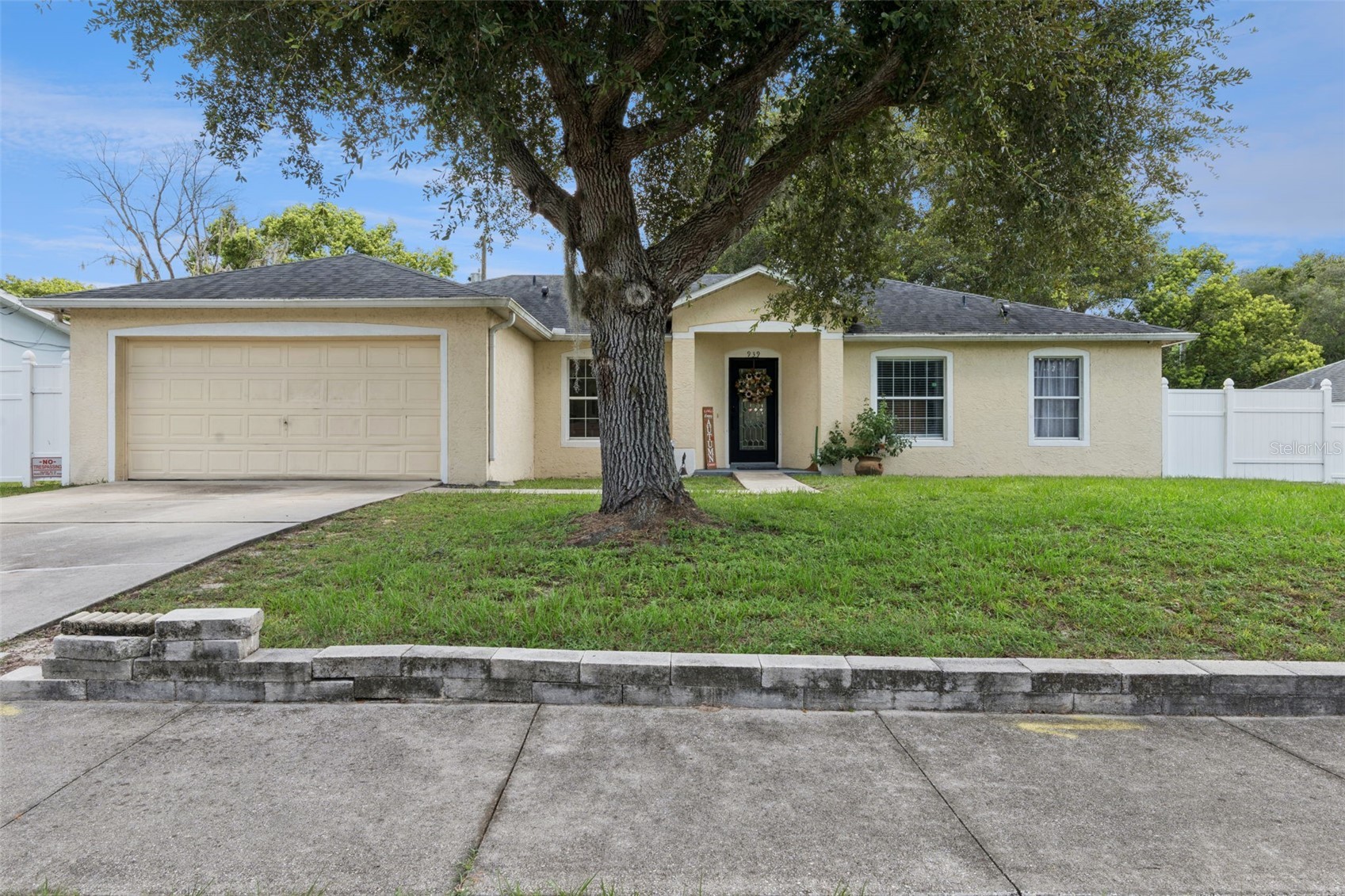 939 CLOVERLEAF BOULEVARD
